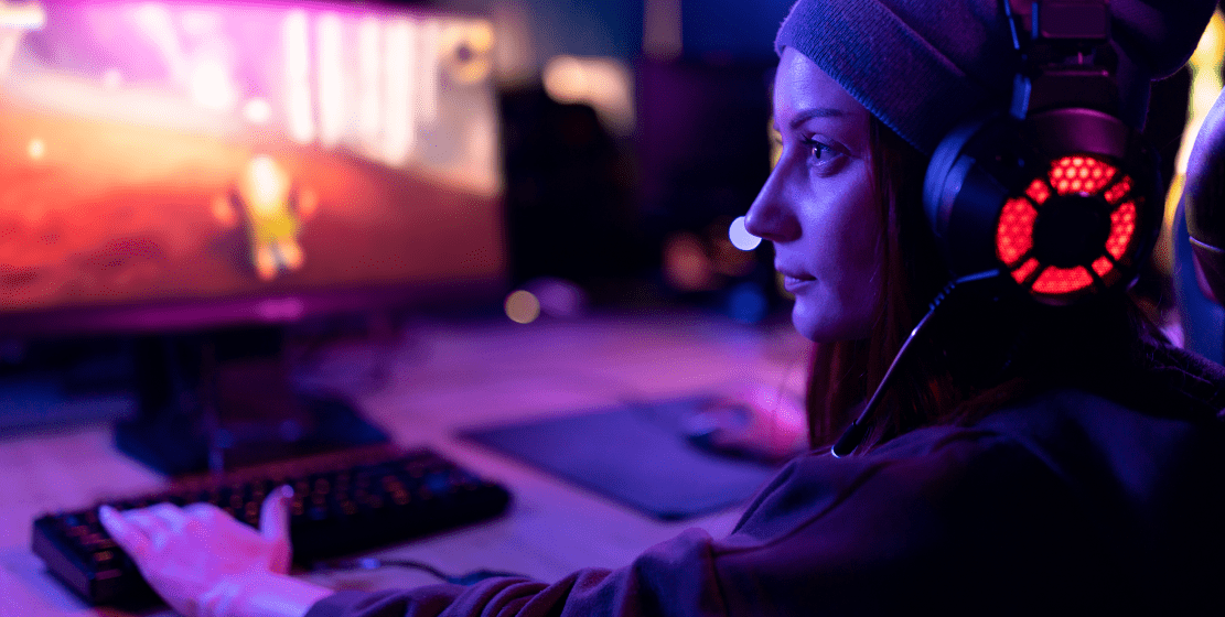  A woman playing video games on a PC
