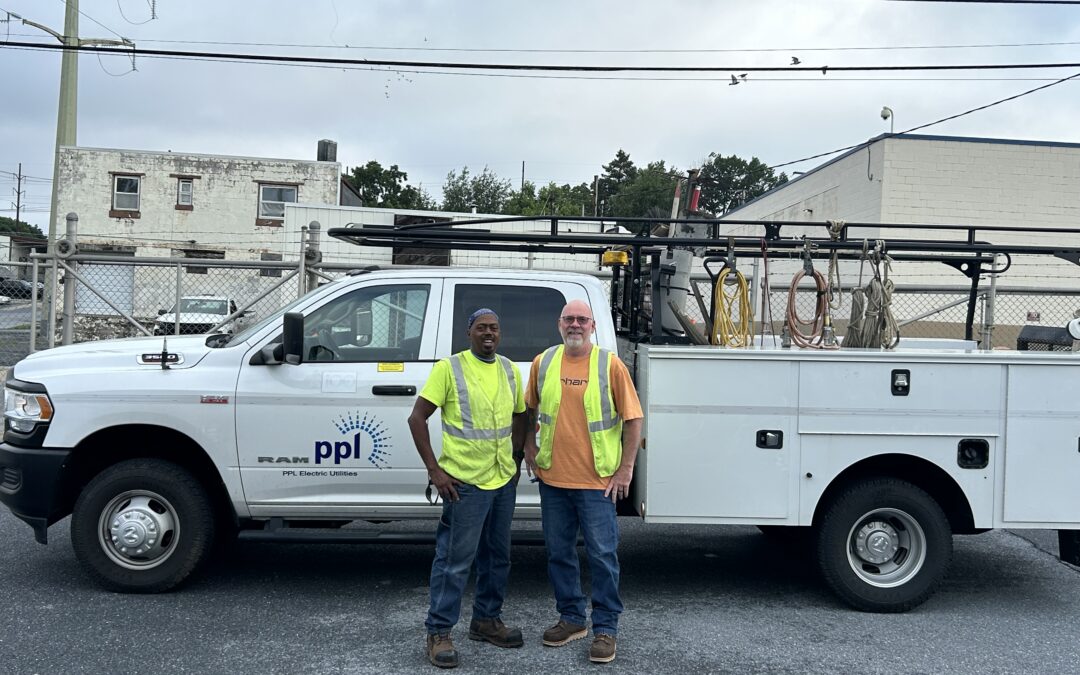 PPL Electric employees assist victim of Perry County crash