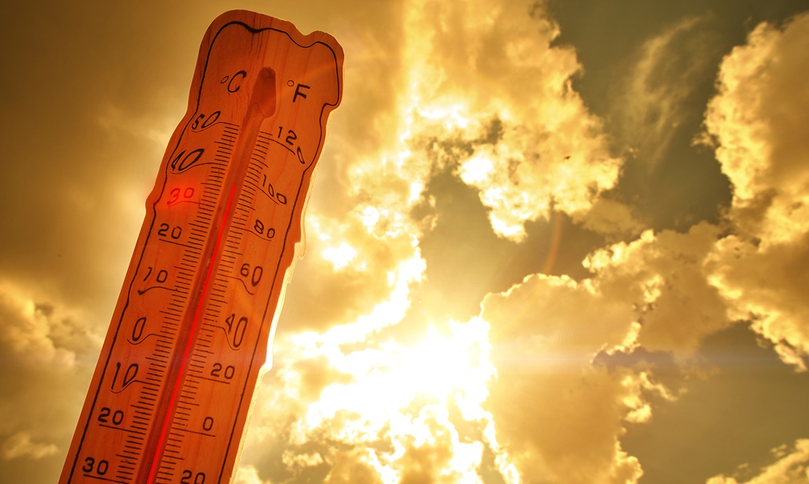 PPL Electric Utilities – Extreme Heat Preparedness A thermometer shown in blisteringly hot temperatures with the sun blazing down from the sky.