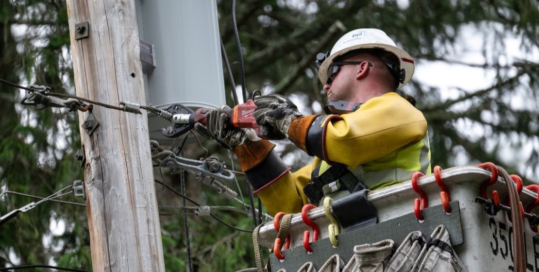 Blog Header_Lineworker Appreciation Day A PPL Electric Utilities lineworker restoring power during the July 4th storms.